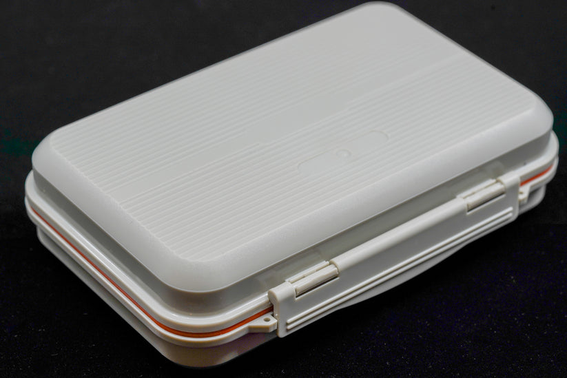 Tactical Fly Fisher Waterproof, Locking 4-leaf Threader Fly Box