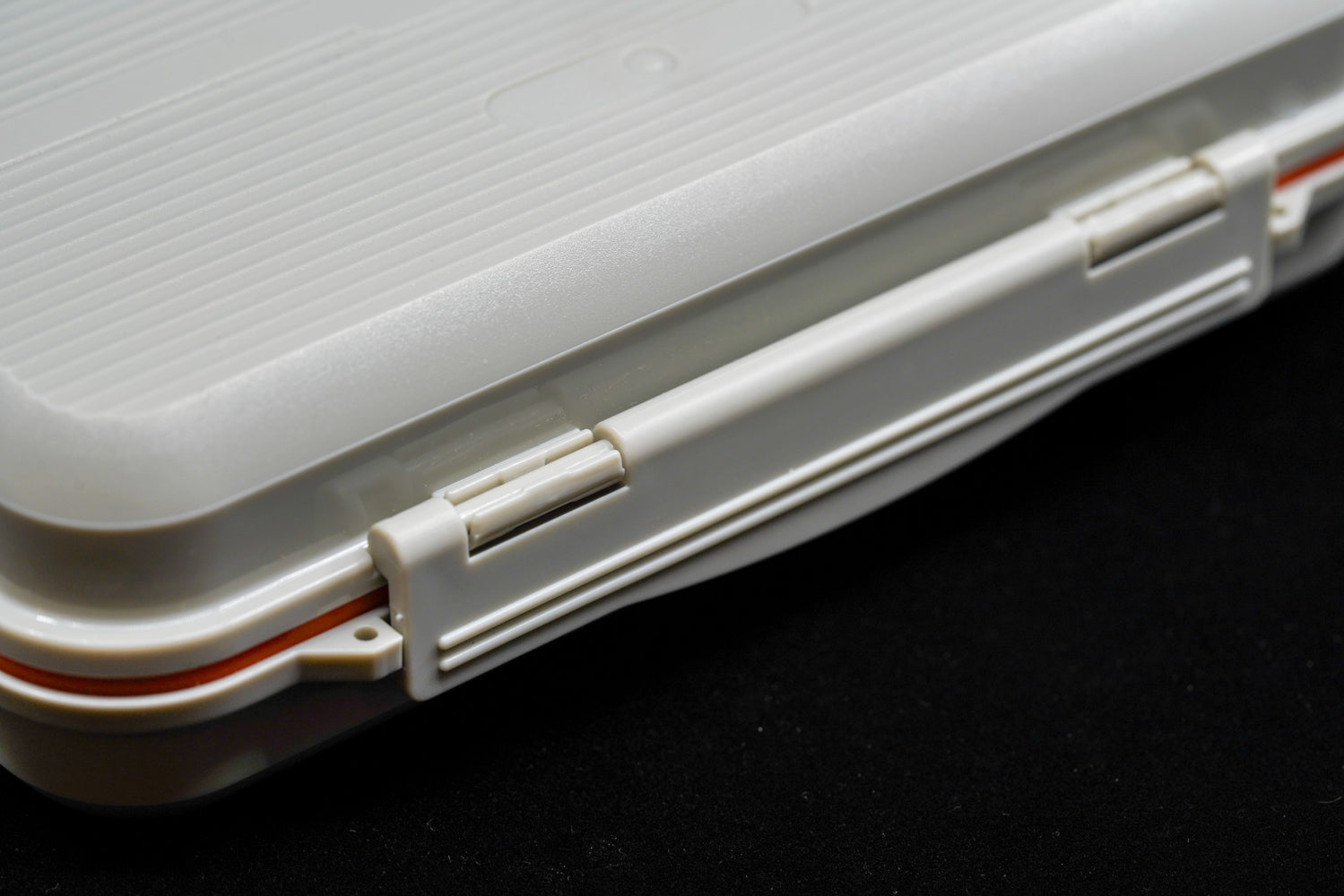 Tactical Fly Fisher Waterproof, Locking 4-leaf Threader Fly Box