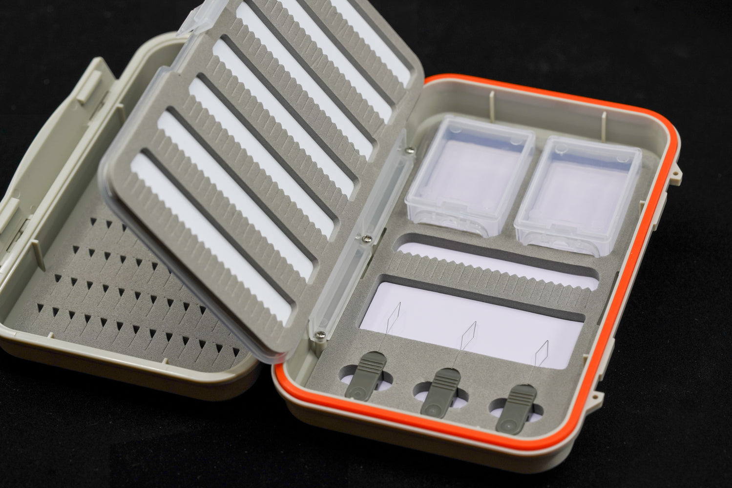 Tactical Fly Fisher Waterproof, Locking 4-leaf Threader Fly Box
